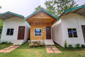 Super Hotel O Tapovan Rise cottages and cafe